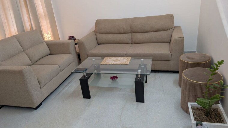 Master Bedroom, surendra-sps-homes 2 Bedroom 1200 Sq.Ft. Builder Floor In Sector 30 Gurgaon 10194795