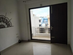 Room in 2 BHK Builder Floor at Sector 40 – for Rent