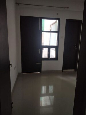 Room in 2 BHK Builder Floor at Sector 52 – for Rent