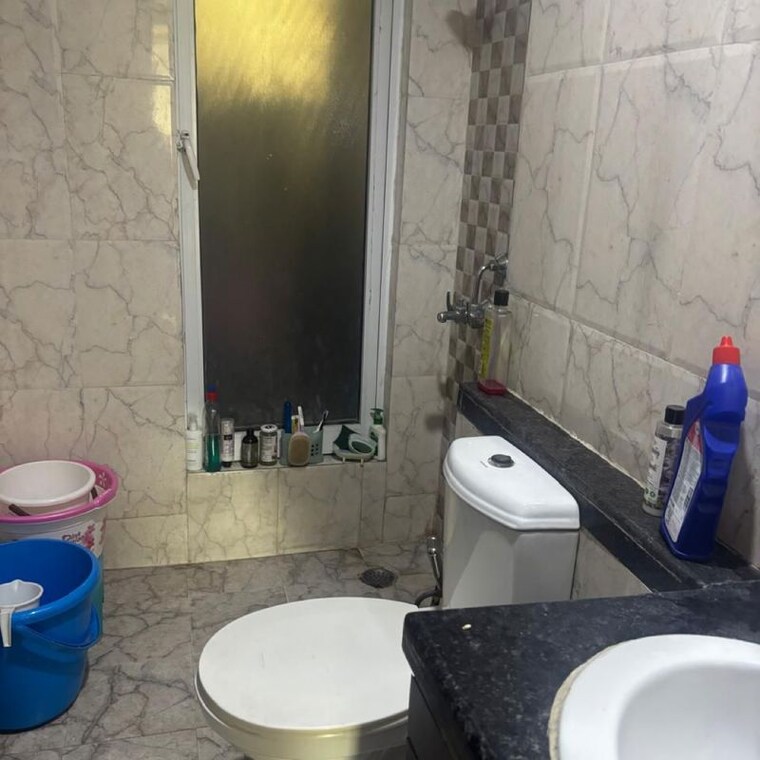 Bathroom, mahagun-mirabella-highrise 3 Bedroom 1051 Sq.Ft. Apartment In Sector 79 Noida 10195004