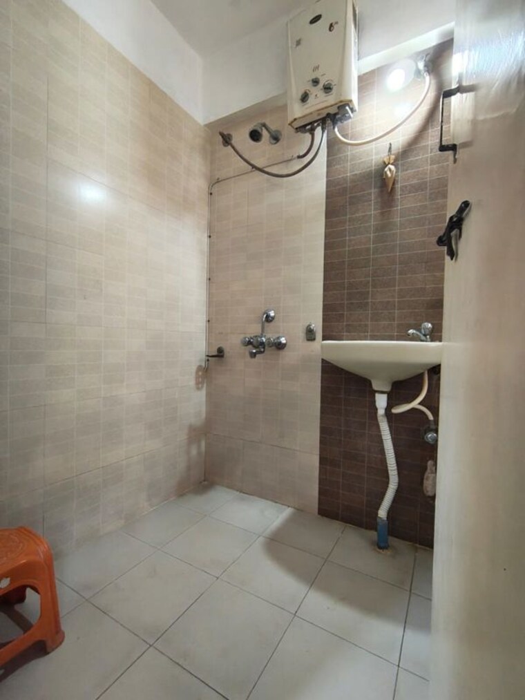 Bathroom, anand nagar 2 Bedroom 725 Sq.Ft. Apartment In Anand Nagar Pune 10195019