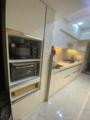 Furnished Amenities in 3 BHK Apartment at Nanavati Mansion, Bhuleshwar – for Rent