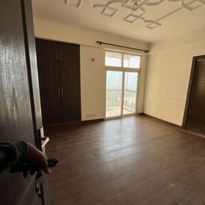 Room in 2 BHK Apartment at Amrapali Zodiac, Sector 120 – for Rent