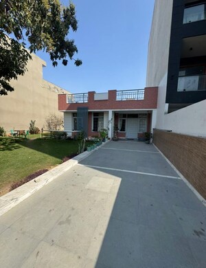 1 BHK Independent House For Rent in Sector 21d
