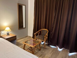 Bedroom in 1 BHK Apartment at Paramount Golfforeste, Zeta I Greater Noida – for Rent