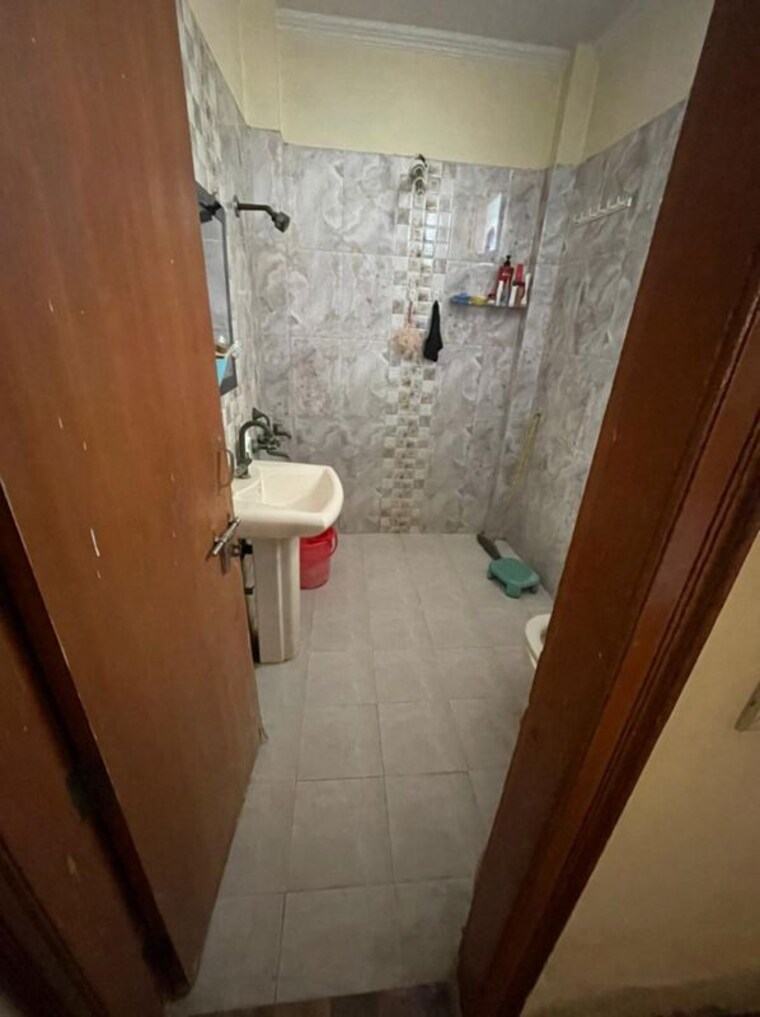 Bathroom, sector 47 1 Bedroom 112 Sq.Ft. Apartment In Sector 47 Noida 10195055