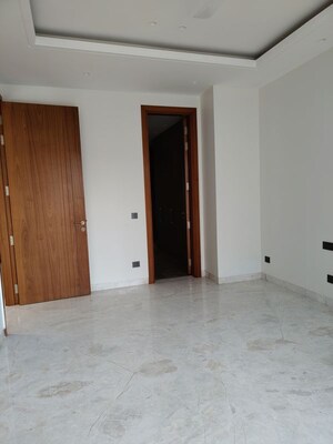 Room in 4 BHK Builder Floor at Defence Colony – for Rent