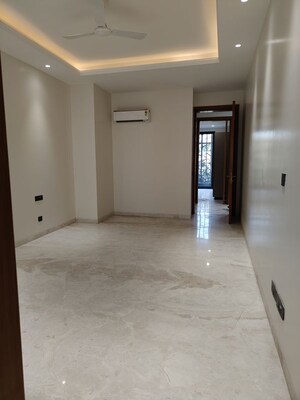 Room in 4 BHK Builder Floor at Defence Colony – for Rent