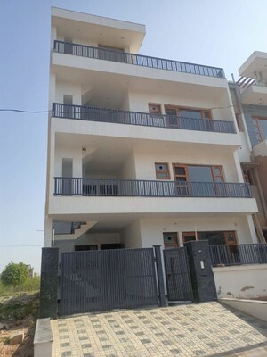 2 BHK Independent House For Rent in Gladiator Homes Plot, Xu Iii Greater Noida