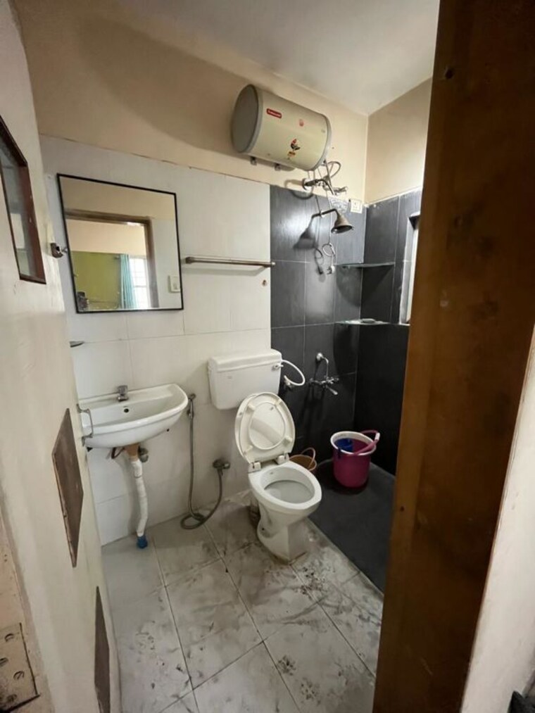 Bathroom, ved-bhavan-apartment 1 Bedroom 700 Sq.Ft. Apartment In Kothrud Pune 10195110