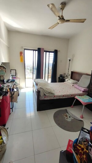 Room in 2 BHK Apartment at Rahul Towers, Kothrud – for Rent