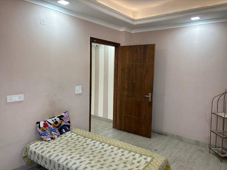Bedroom, srishti-greenfield-homes 4 Bedroom 3600 Sq.Ft. Builder Floor In Green Fields Colony Faridabad 10195043
