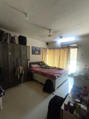 Room in 3 BHK Apartment at Goregaon West – for Rent