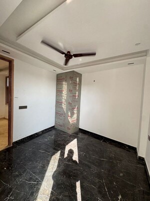Room in 1 BHK Builder Floor at Saket – for Rent