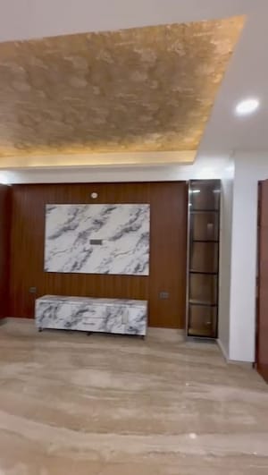 Room in 4 BHK Builder Floor at Faridabad Central – for Rent