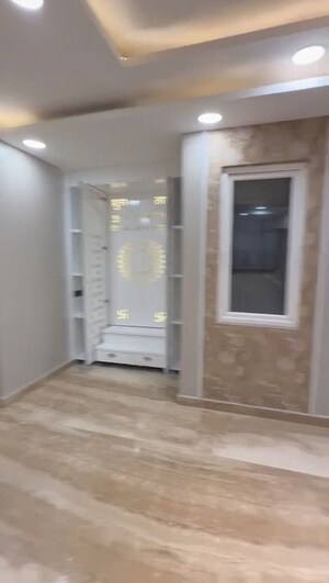 Room in 4 BHK Builder Floor at Faridabad Central – for Rent