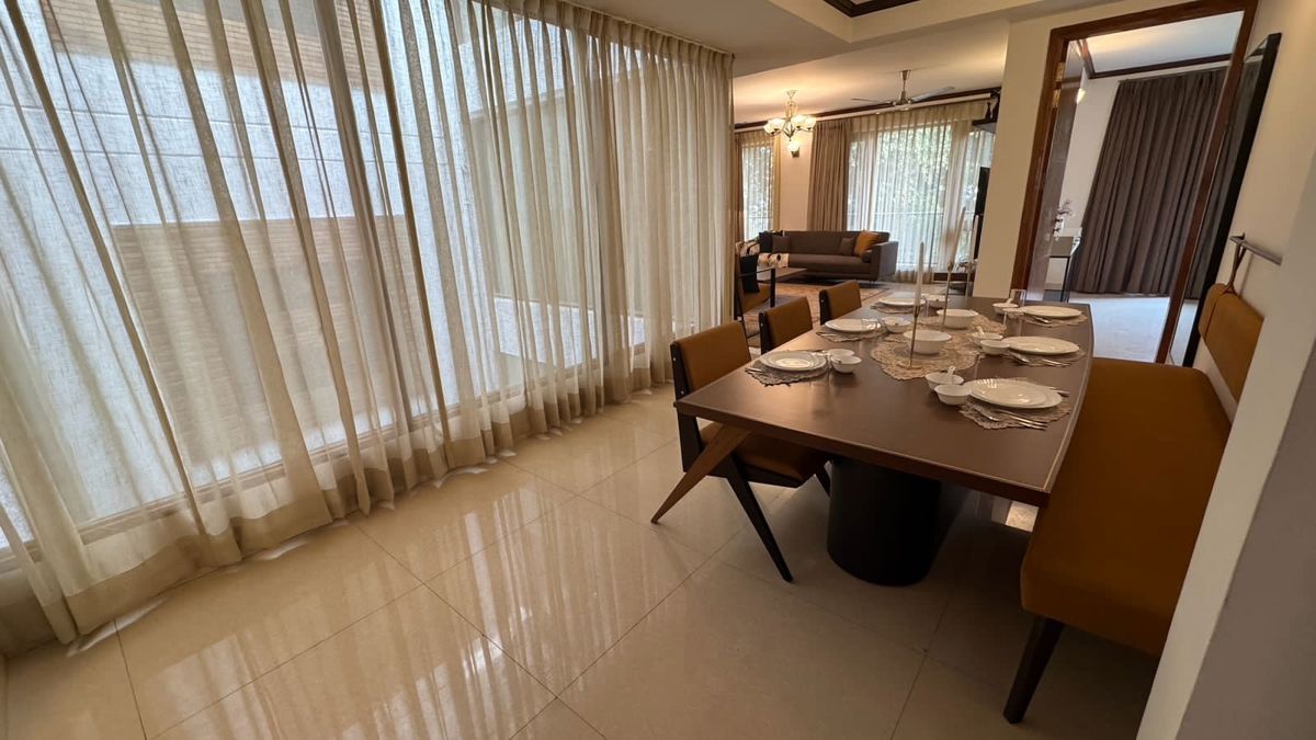 4 BHK + Servant Room Builder Floor For Rent in Chanakyapuri