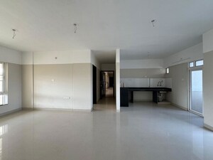 Room in 2 BHK Apartment at Pragati Apartments Dahanukar Colony, Dahanukar Colony – for Rent