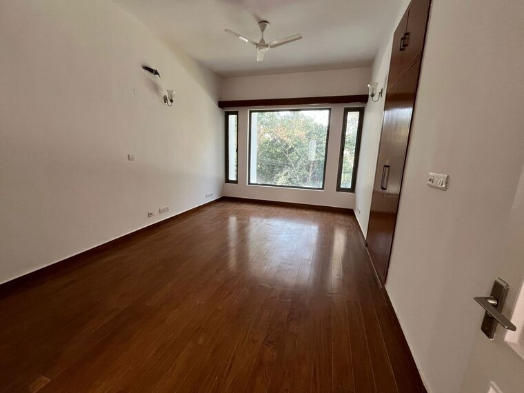 Room, friends colony 4 Bedroom 4000 Sq.Ft. Independent House In Friends Colony Delhi 10195191