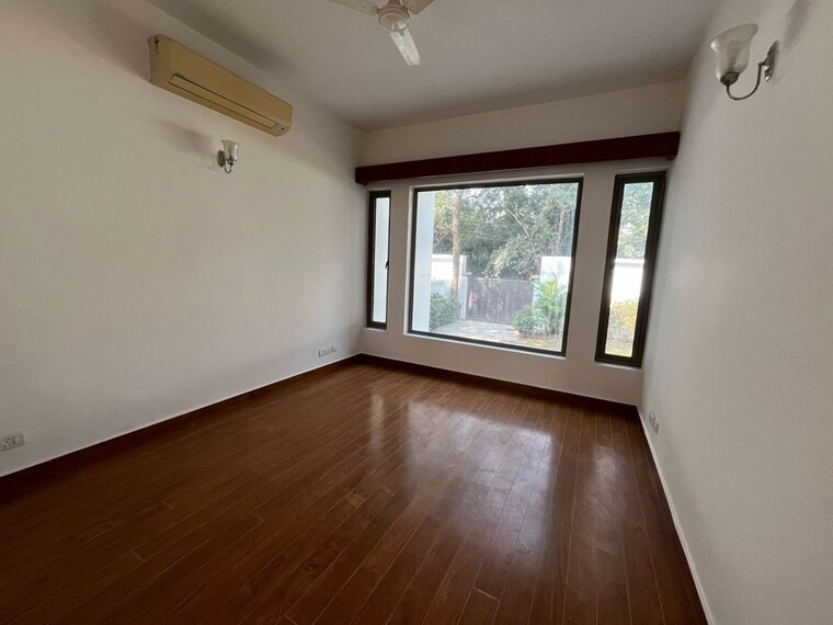 Room, friends colony 4 Bedroom 4000 Sq.Ft. Independent House In Friends Colony Delhi 10195191