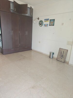 Room in 3 BHK Apartment at Bandra West – for Rent