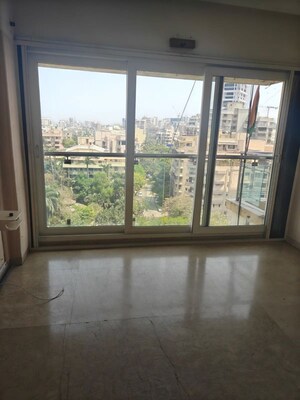 Room in 3 BHK Apartment at Bandra West – for Rent