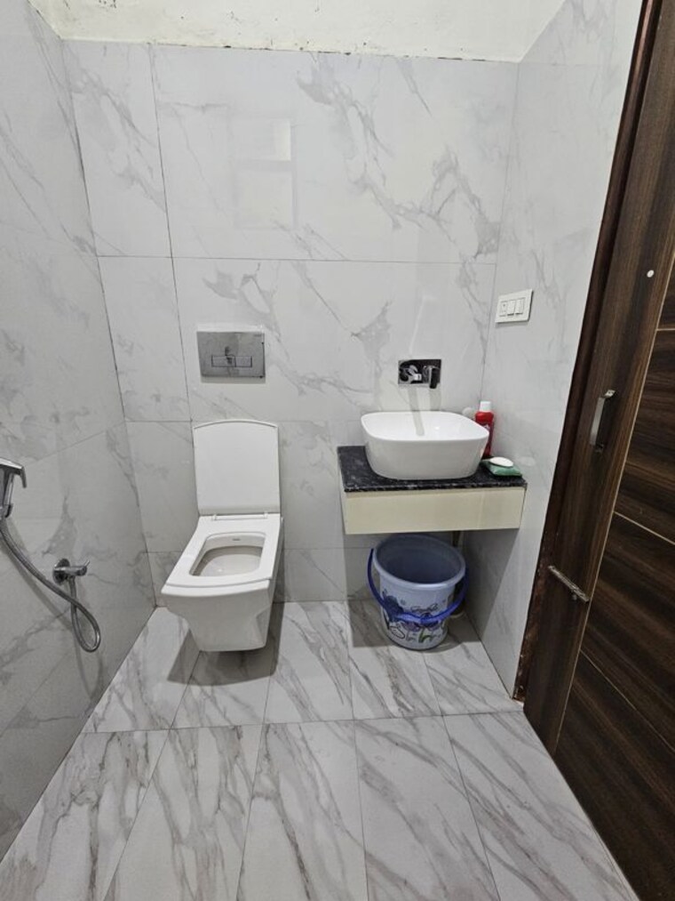 Bathroom, aura-homes 3 Bedroom 1850 Sq.Ft. Apartment In Patiala Road Zirakpur 10195184