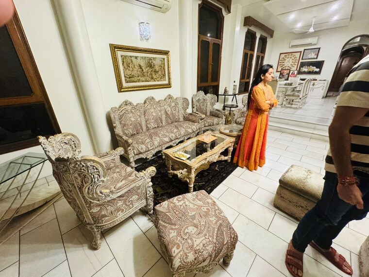 Living Room, greater kailash ii 6 Bedroom 5000 Sq.Ft. Villa In Greater Kailash ii Delhi 10195220