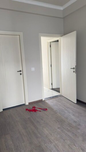 Room in 2.5 BHK Builder Floor at Central Park Cerise Suites, Sohna Sector 33 – for Rent