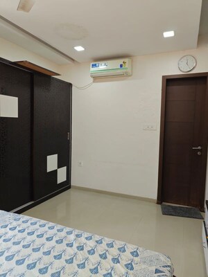 Room in 2 BHK Apartment at Karve Putala, Kothrud – for Rent