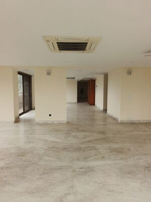 Room in 5 BHK Builder Floor at Anand Lok – for Rent