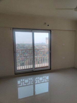 Room in 3 BHK Apartment at Paradise Sai World City Phase 2, New Panvel – for Rent