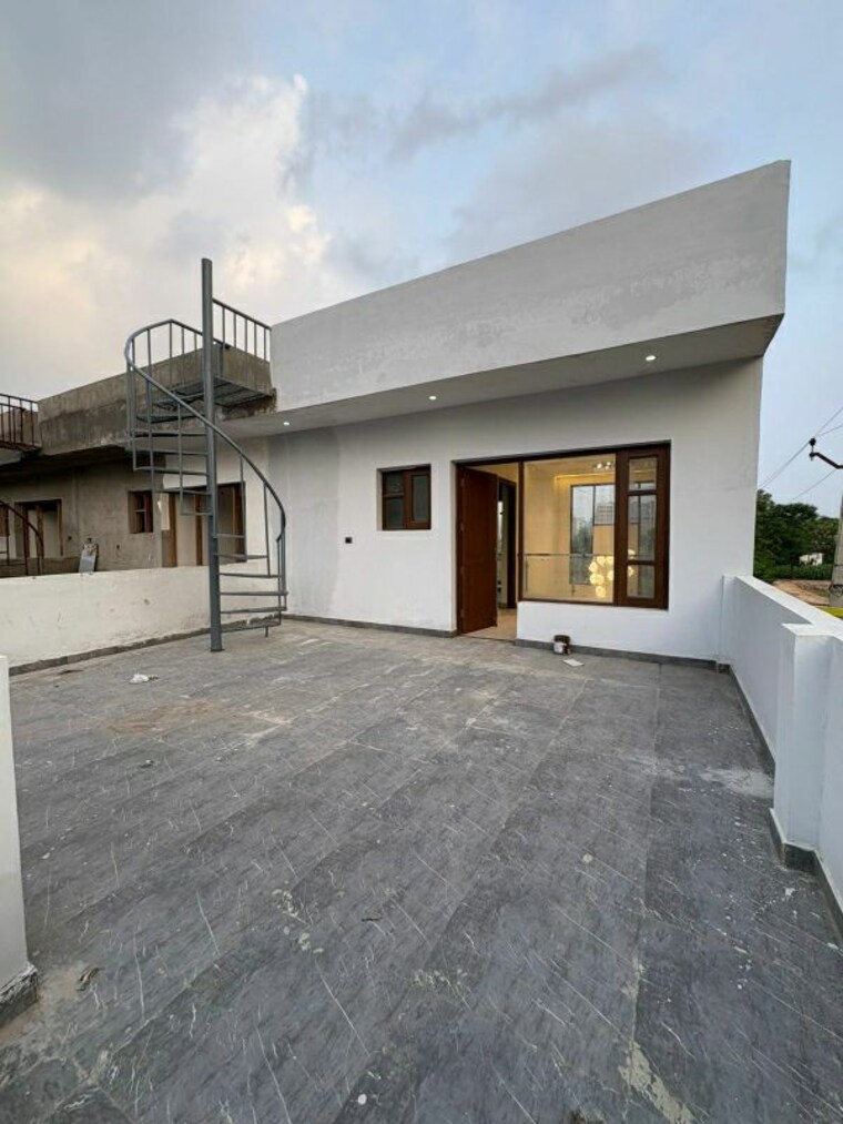 Terrace, sunny enclave 3 Bedroom 100 Sq.Yd. Independent House In Sunny Enclave Mohali 10195297