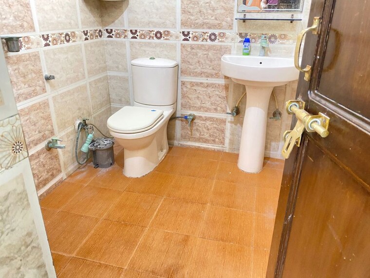 Bedroom, sector 46 2.5 Bedroom 180 Sq.Yd. Builder Floor In Sector 46 Faridabad 10195306