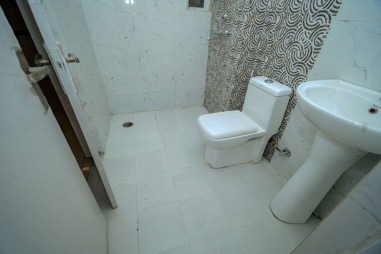 Bathroom, nirala-greenshire 2.5 Bedroom 1185 Sq.Ft. Apartment In Sector 2 Greater Noida Greater Noida 10195319