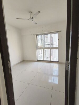 Room in 2.5 BHK Apartment at Godrej Tranquil, Kandivali East – for Rent
