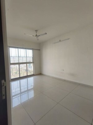 Room in 2.5 BHK Apartment at Godrej Tranquil, Kandivali East – for Rent