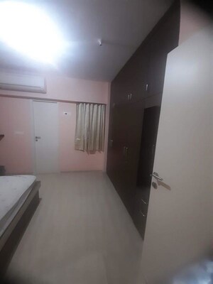Room in 2.5 BHK Apartment at Hiranandani Estate Lexington, Thane West – for Rent