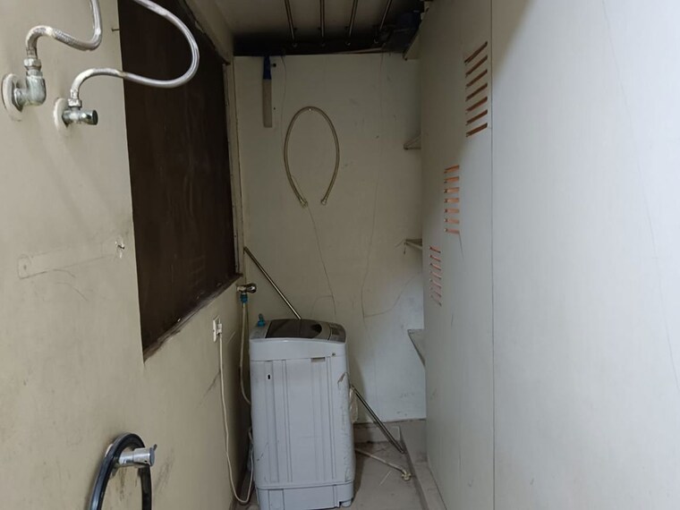 Bathroom, dosti-florentine 3 Bedroom 900 Sq.Ft. Apartment In Wadala Mumbai 10195359