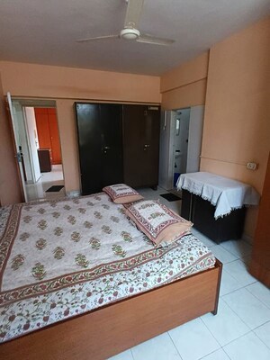 Bedroom in 2 BHK Apartment at Anita Accord, Kandivali East – for Rent