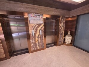 Lift in 3 BHK Apartment at Shiv Kutir, Khar West – for Rent