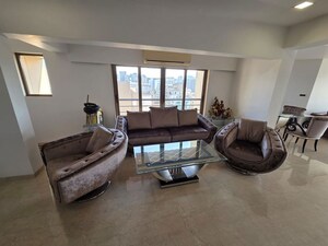 Living Room in 3 BHK Apartment at Shiv Kutir, Khar West – for Rent