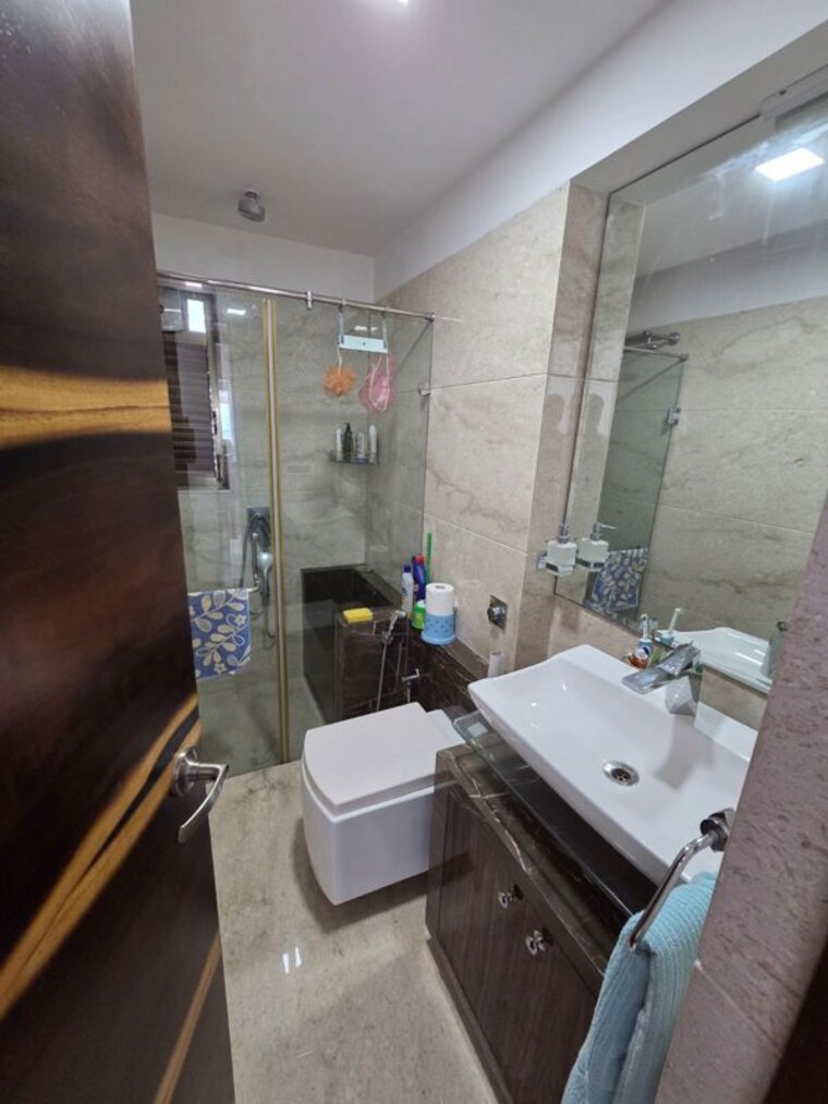 Bathroom, shiv-kutir 3 Bedroom 1450 Sq.Ft. Apartment In Khar West Mumbai 10189061