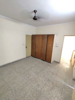 Room in 3 BHK Builder Floor at Green Fields Colony – for Rent