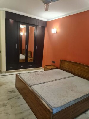 Room in 3.5 BHK Apartment at Ambience Island Lagoon, Sector 24 – for Rent