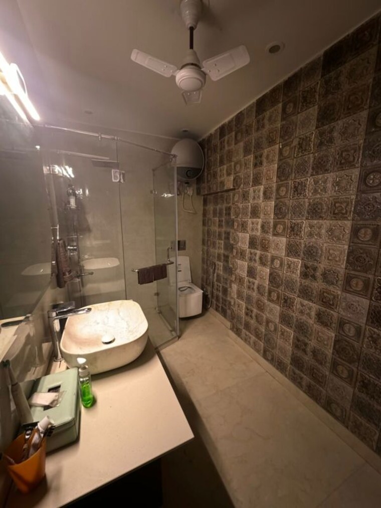 Bathroom, palam vihar 6 Bedroom 173 Sq.Ft. Independent House In Palam Vihar Gurgaon 10195394