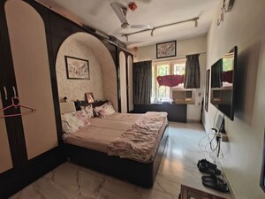 Bedroom in 3 BHK Apartment at Villa Capri, Santacruz West – for Rent