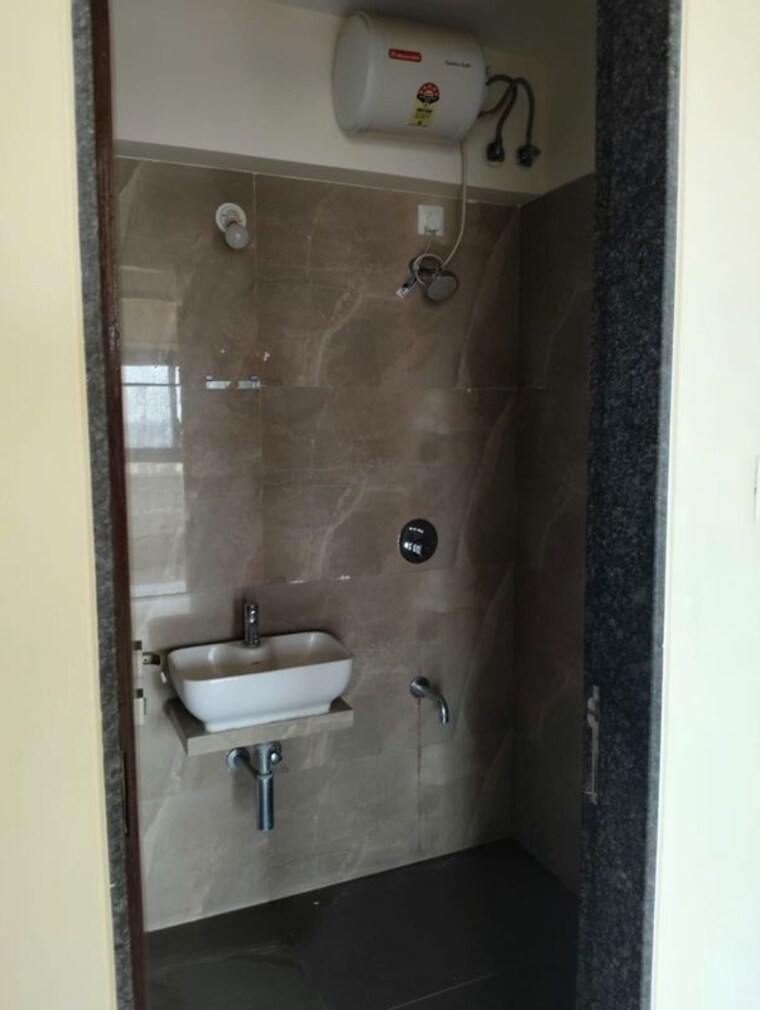 Bathroom, chandak-stella 3 Bedroom 1100 Sq.Ft. Apartment In Goregaon West Mumbai 10195397