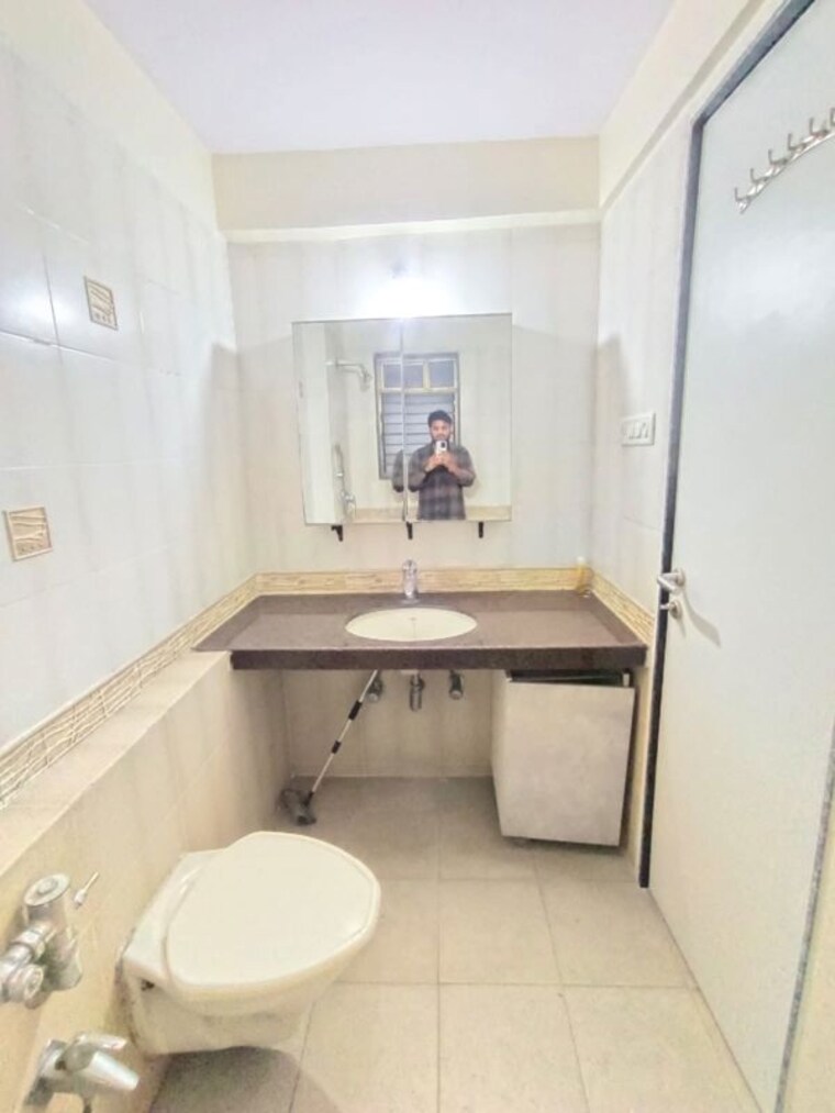 Bathroom, kukreja-golf-scappe 2 Bedroom 800 Sq.Ft. Apartment In Chembur Mumbai 10195400