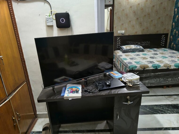 Kitchen, palam vihar 1 Bedroom 66 Sq.Yd. Builder Floor In Palam Vihar Gurgaon 10195423